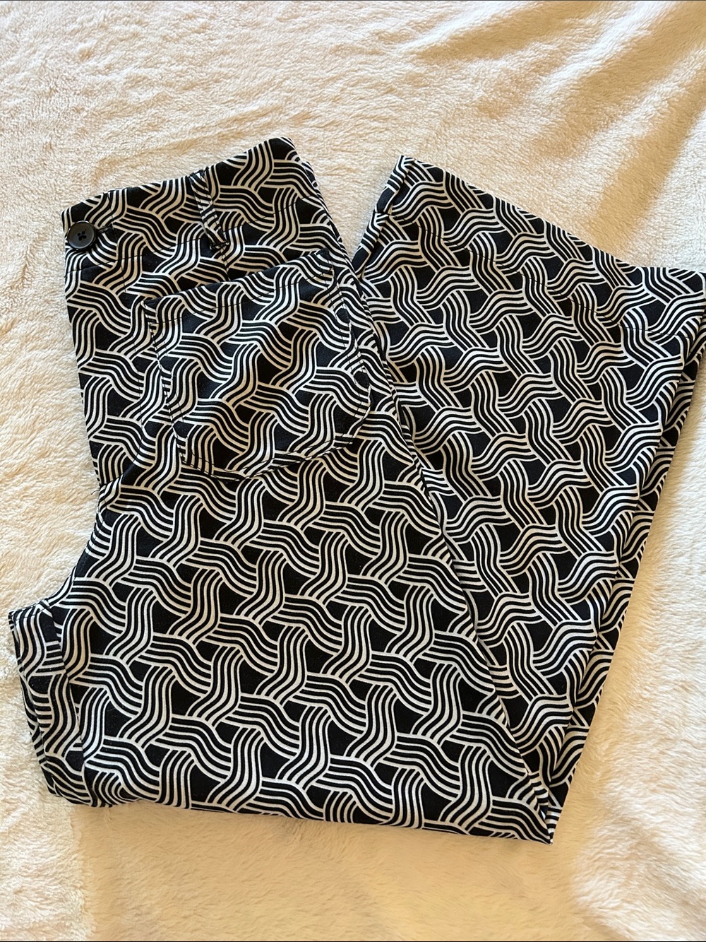 Jones New York Black & White Wave-Pattern Cropped Pants